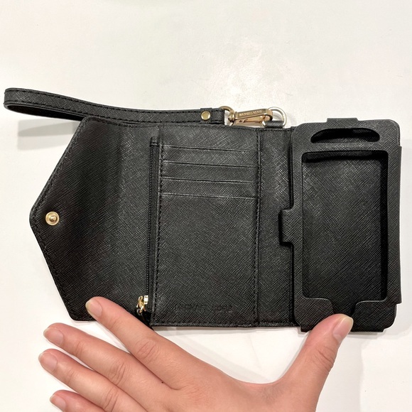 MICHAEL KORS iPhone Wristlet/Wallet - Picture 2 of 5